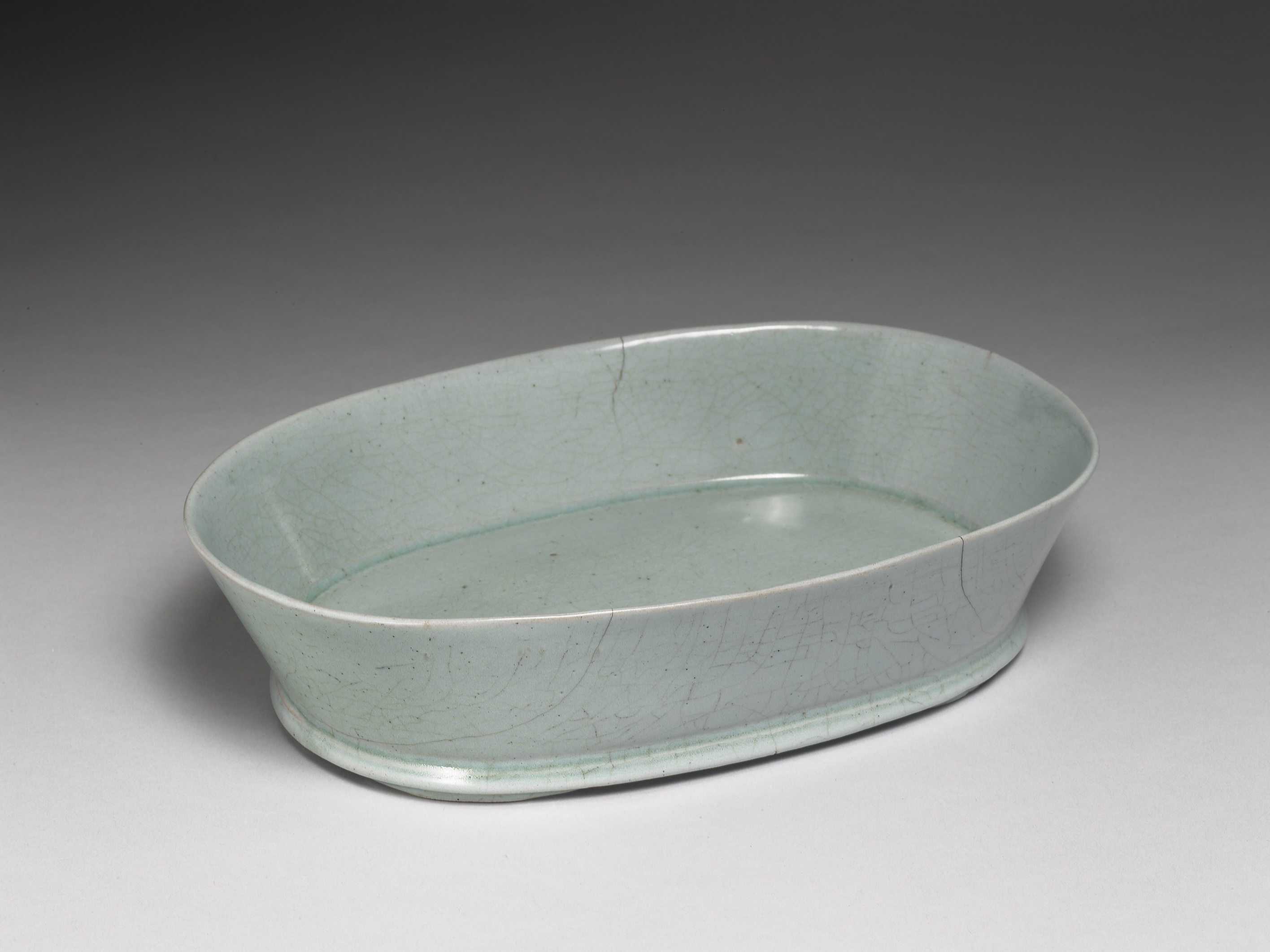Bassin à narcisses Ru, porcelaine à glaçure bleu-vert (qīng), dynastie Song du Nord (NPM Taipei)